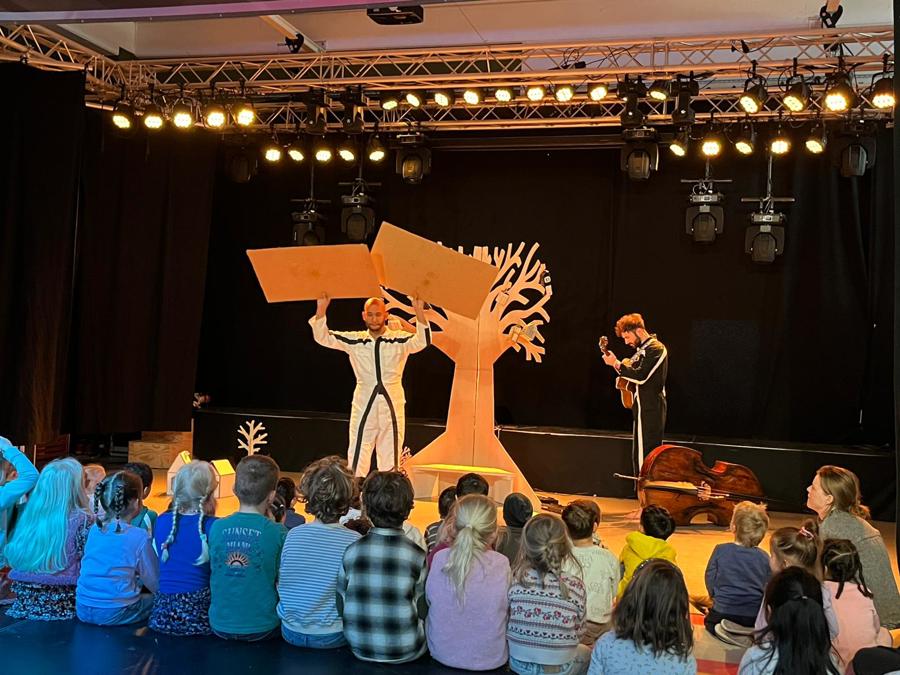 Voorstelling Thuis Best